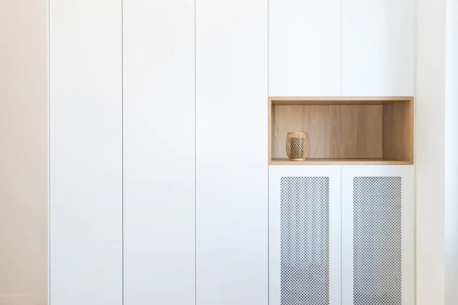 Meuble de rangement sur mesure avec niche ouverte en chêne naturel